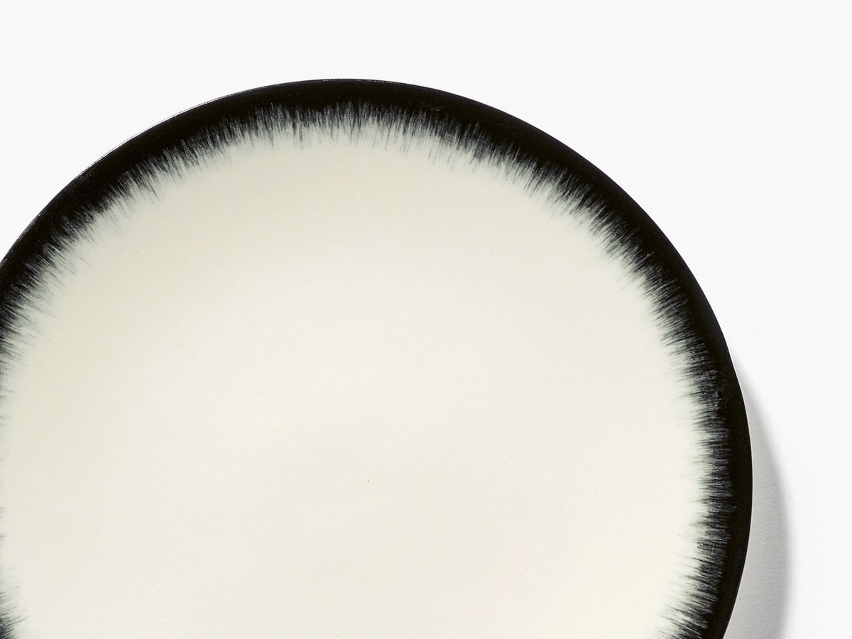DE by ANN DEMEULEMEESTER
Plate 14cm White/Black Variation 3 / デー バイ アン・ドゥムルメステール
プレート 14cm ホワイト/ブラック バリエーション 3 （食器・テーブルウェア > 皿・プレート） 7
