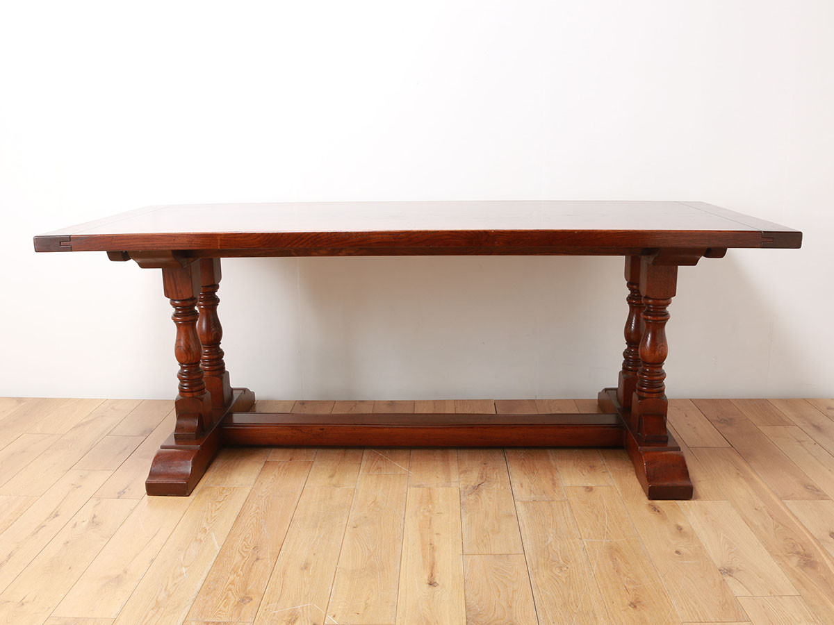 Lloyd's Antiques Reproduction Series
Big Oak Dining Table / ロイズ・アンティークス リプロダクションシリーズ
ビッグオーク ダイニングテーブル 幅200cm（ツインピラー） （テーブル > ダイニングテーブル） 1