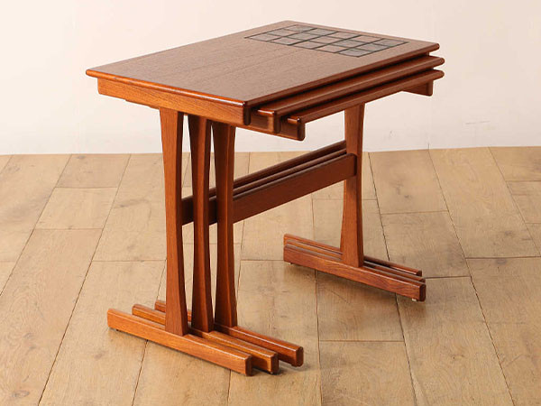 Lloyd's Antiques Real Antique Tiled Nest Of Tables / ロイズ