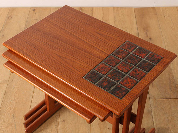 Lloyd's Antiques Real Antique Tiled Nest Of Tables / ロイズ 