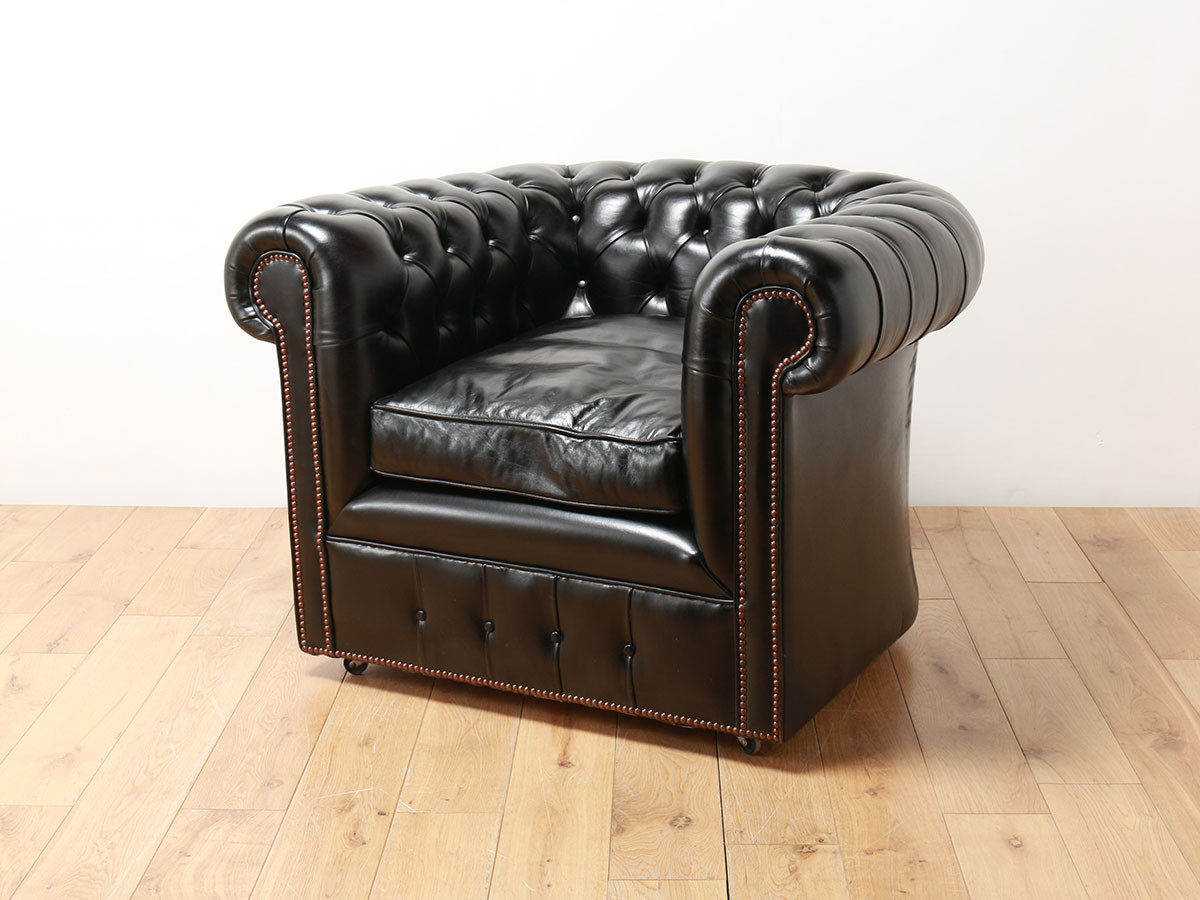Lloyd's Antiques Reproduction Series
Chesterfield Chair / ロイズ・アンティークス リプロダクションシリーズ
チェスターフィールドチェア（グロッシーブラック） （ソファ > 一人掛けソファ） 1