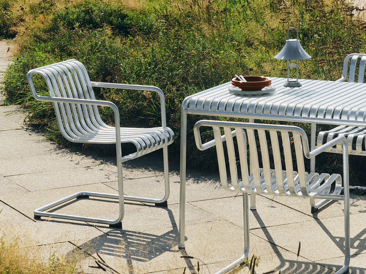 HAY PALISSADE CANTILEVER DINING ARMCHAIR HOT GALVANISED / ヘイ パリサード カンチレバー ダイニング アームチェア ホットガルバナイズド （チェア・椅子 > ダイニングチェア） 2