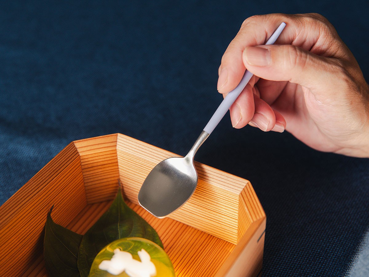 Cutipol WAGASHI Cutlery Set
FUJI / クチポール 和菓子専用カトラリー 3本セット（藤） （食器・テーブルウェア > カトラリー） 12