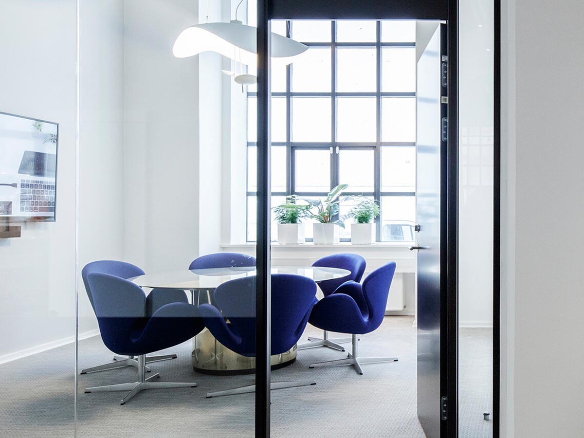 FRITZ HANSEN Right Now Delivery
SWAN / フリッツ・ハンセン スワンチェア 3320（Divina 756 ブルー） （チェア・椅子 > ラウンジチェア） 2