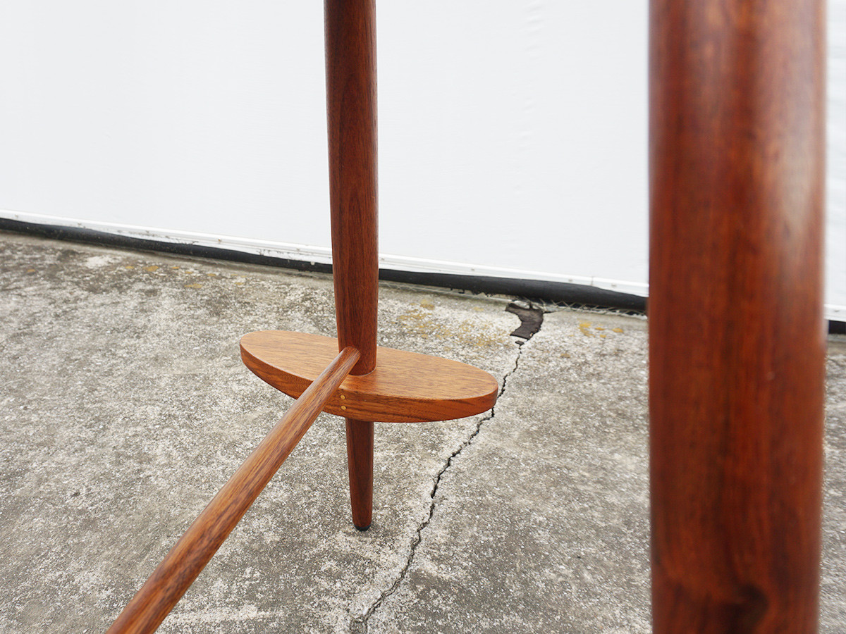 RE : Store Fixture UNITED ARROWS LTD. George Nakashima Mira Chair