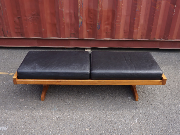 RE : Store Fixture UNITED ARROWS LTD. Bench 2 seater / リ ストア フィクスチャー ユナイテッドアローズ ベンチ 2人掛け （チェア・椅子 > ベンチ） 2