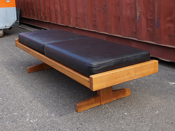 RE : Store Fixture UNITED ARROWS LTD. Bench 2 seater / リ ストア フィクスチャー ユナイテッドアローズ ベンチ 2人掛け （チェア・椅子 > ベンチ） 5