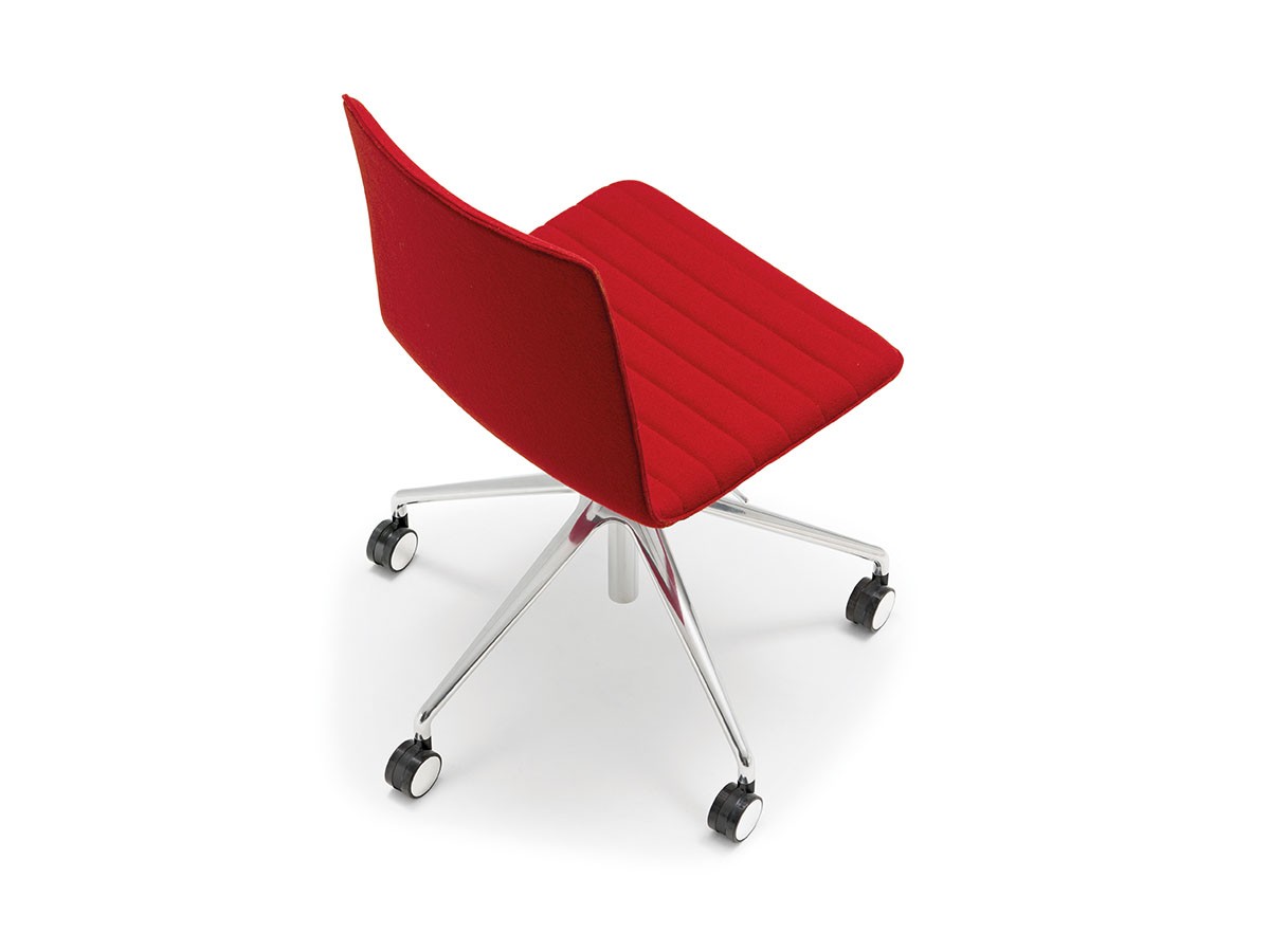 Andreu World Flex High Back
Chair
Fully Upholstered Shell / アンドリュー・ワールド フレックス ハイバック SI1663
チェア キャスターベース エコサーモポリマー製（フルパッド） （チェア・椅子 > オフィスチェア・デスクチェア） 4