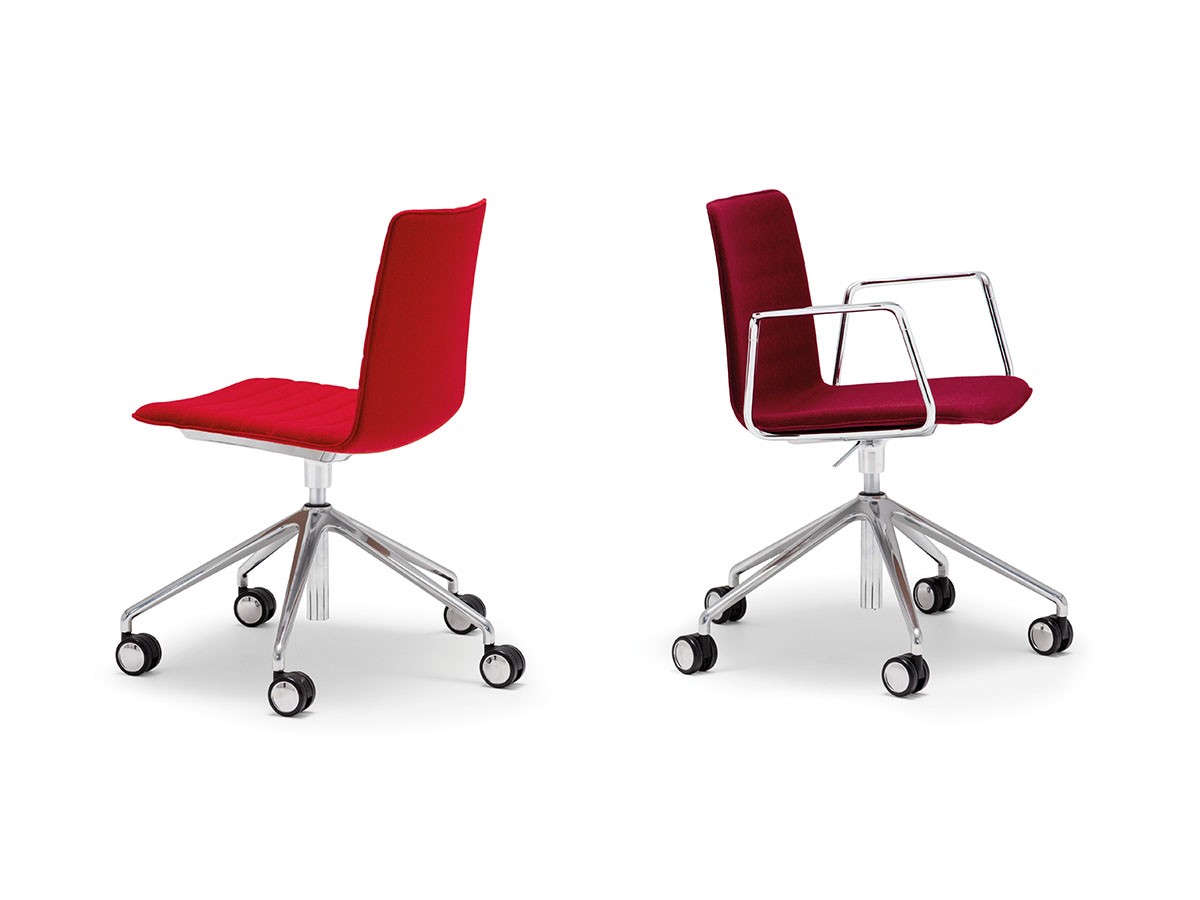 Andreu World Flex High Back
Chair
Upholstered Shell Pad / アンドリュー・ワールド フレックス ハイバック SI1656
チェア キャスターベース アルミニウム製（シェルパッド） （チェア・椅子 > オフィスチェア・デスクチェア） 4