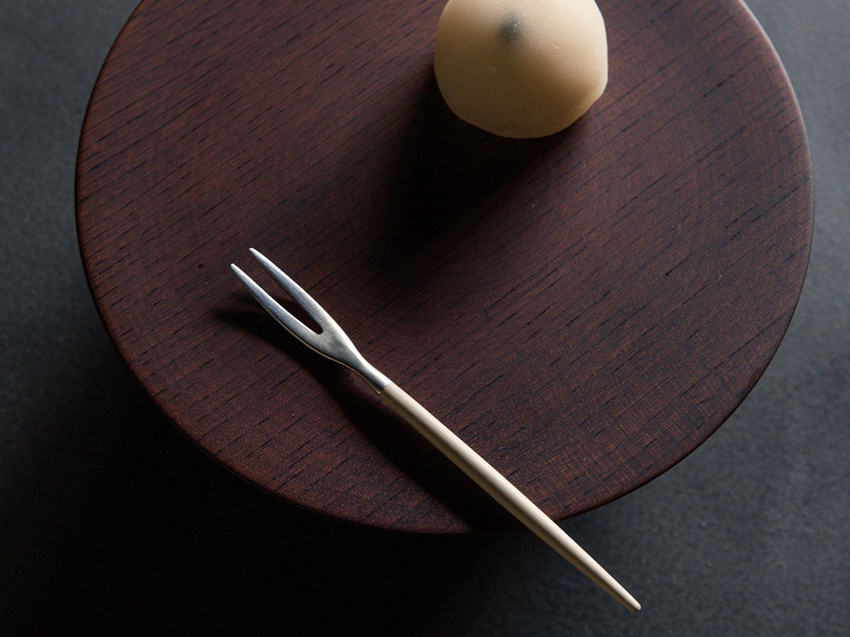 Cutipol WAGASHI Cutlery Set
USUTAMAGO / クチポール 和菓子専用カトラリー 3本セット（薄卵） （食器・テーブルウェア > カトラリー） 5