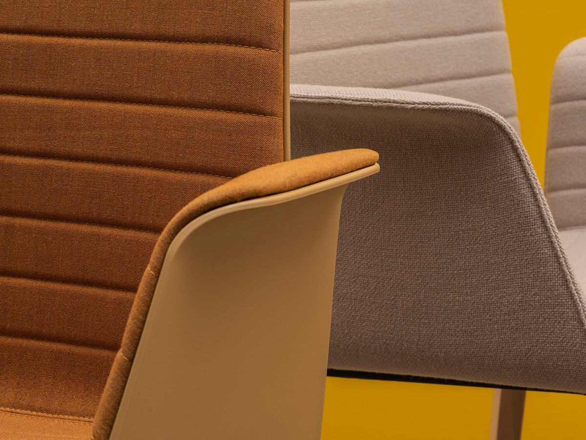 Andreu World Flex Armchair
Fully Upholstered Shell / アンドリュー・ワールド フレックス アームチェア SO1661
キャスターベース アルミニウム製（フルパッド） （チェア・椅子 > オフィスチェア・デスクチェア） 5