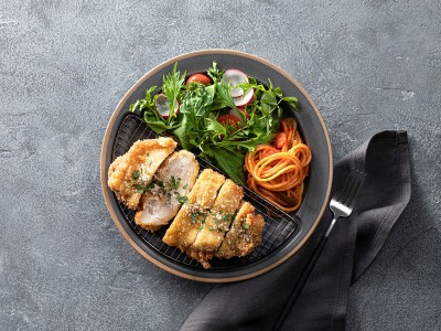 KIKIME amime / キキメ アミメ プレート 半月 黒酸化網 - インテリア