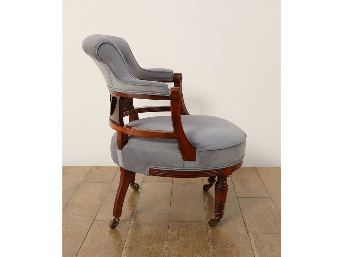 Lloyd's Antiques Real Antique
Edwardian Salon Chair / ロイズ・アンティークス 英国アンティーク家具
エドウォーディアンサロンチェア （チェア・椅子 > 座椅子・ローチェア） 4