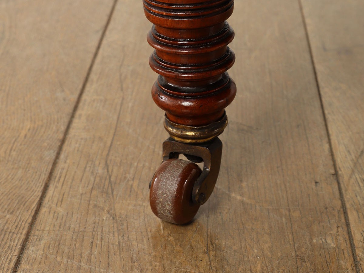 Lloyd's Antiques Real Antique
Edwardian Salon Chair / ロイズ・アンティークス 英国アンティーク家具
エドウォーディアンサロンチェア （チェア・椅子 > 座椅子・ローチェア） 25