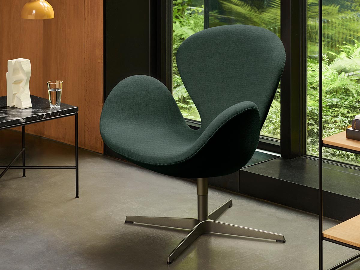 FRITZ HANSEN Right Now Delivery
SWAN / フリッツ・ハンセン スワンチェア 3320(クリスチャンハウン 1161 ダークグリーン) (チェア・椅子 > ラウンジチェア) 1
