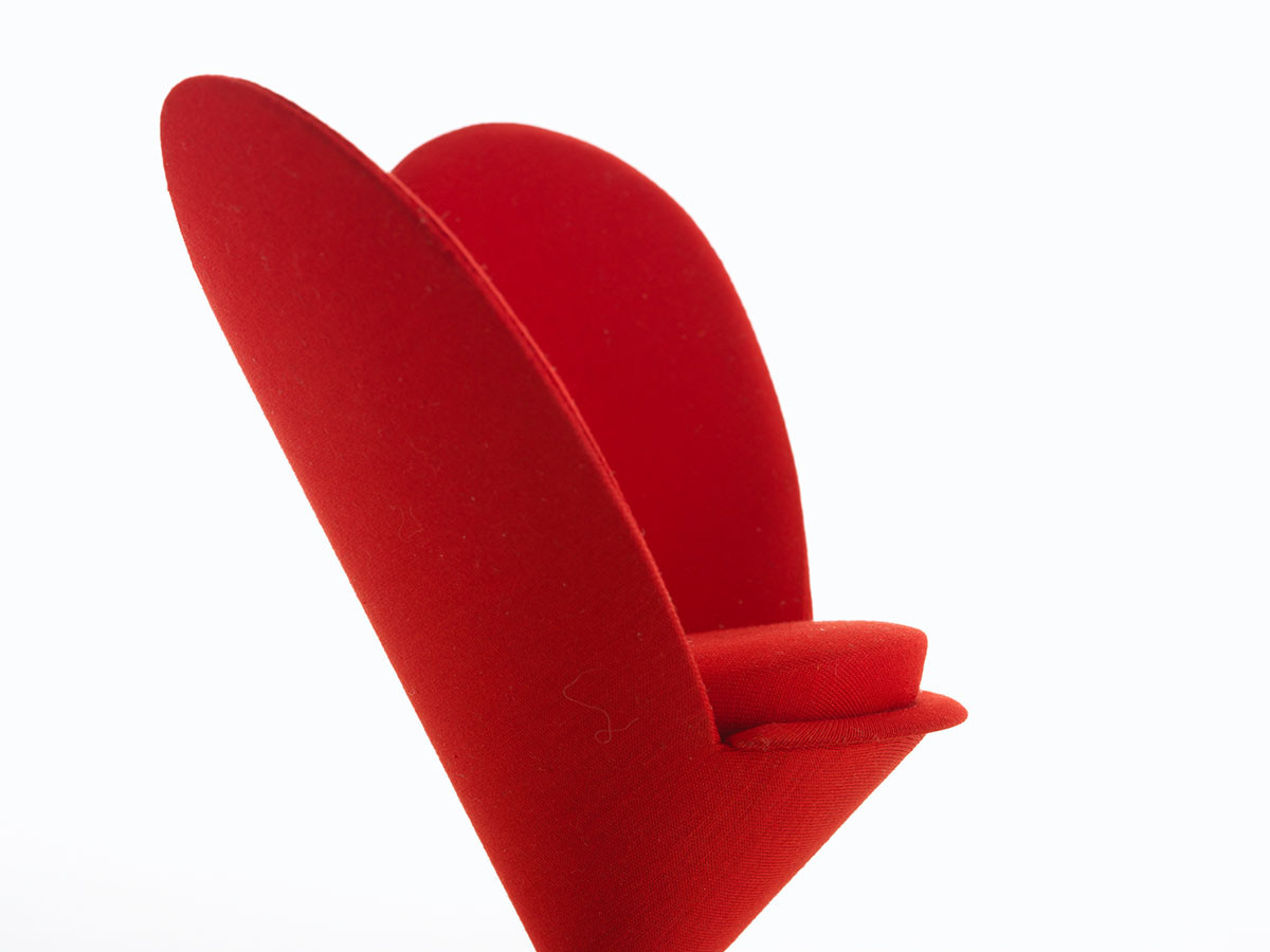 Vitra Miniatures Collection
Heart-Shaped Cone Chair / ヴィトラ ミニチュア コレクション
ハートシェイプド コーンチェア （オブジェ・アート > オブジェ） 6