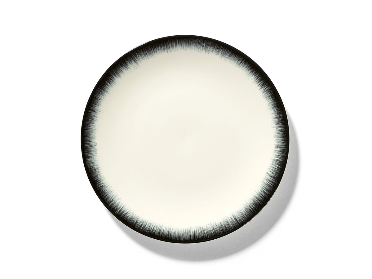 SERAX DE by ANN DEMEULEMEESTER
Plate 17.5cm White/Black Variation 3