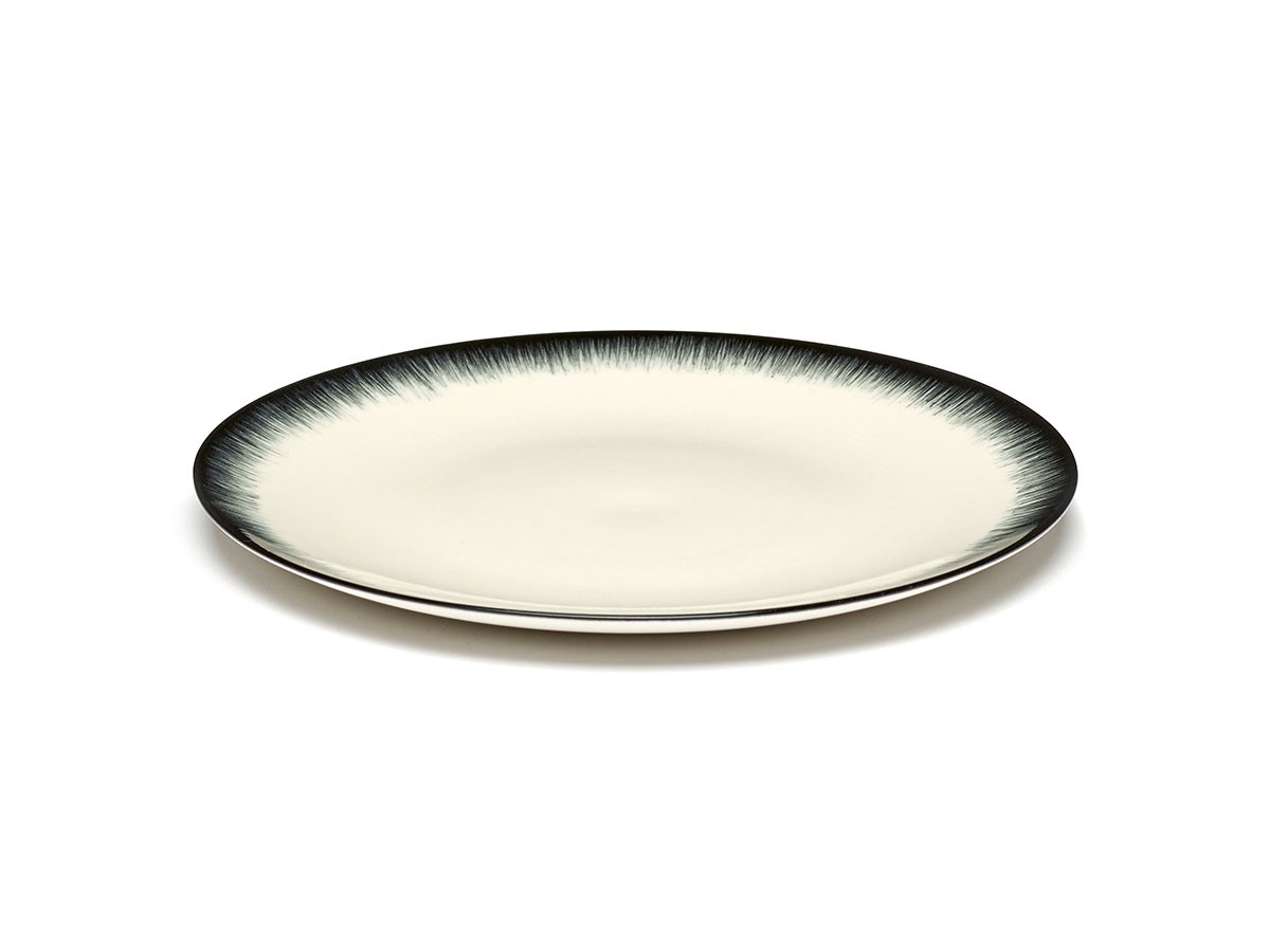 DE by ANN DEMEULEMEESTER
Plate 17.5cm White/Black Variation 3 / デー バイ アン・ドゥムルメステール
プレート 17.5cm ホワイト/ブラック バリエーション 3 （食器・テーブルウェア > 皿・プレート） 2