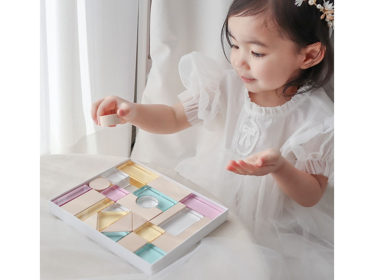 Lumiere Cubes Feerie / ルミエール キューブ フェリ
アクリル＆木の積み木 26ピース （キッズ家具・ベビー用品 > おもちゃ・玩具） 4