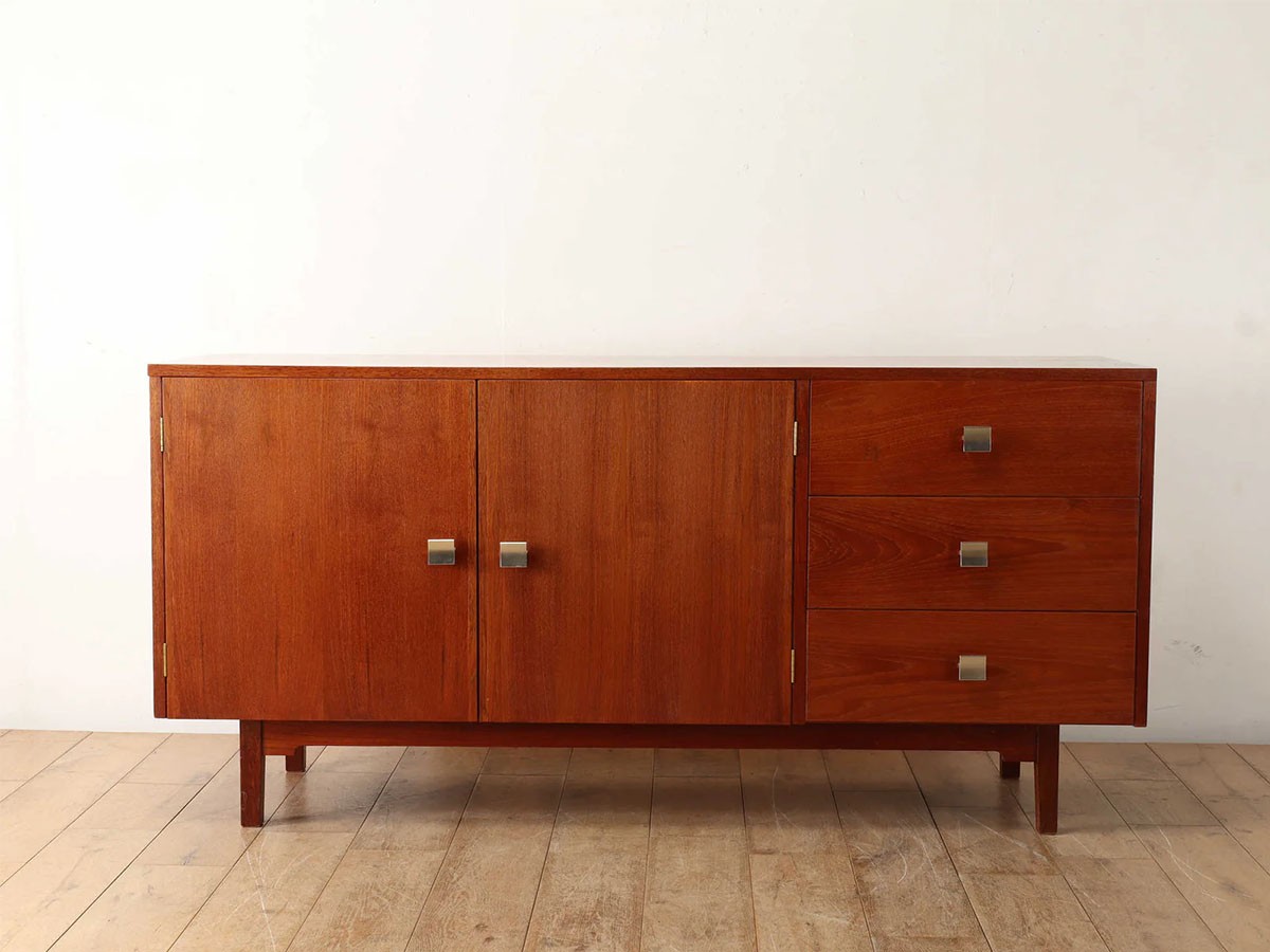 Lloyd's Antiques Real Antique
Sideboard / ロイズ・アンティークス 英国アンティーク家具
サイドボード IY005052 （収納家具 > サイドボード・リビングボード） 2