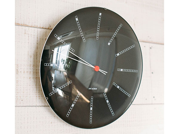 ARNE JACOBSEN
Bankers Wall Clock / アルネ・ヤコブセン
バンカーズ ウォールクロック 直径29cm （時計 > 壁掛け時計） 13
