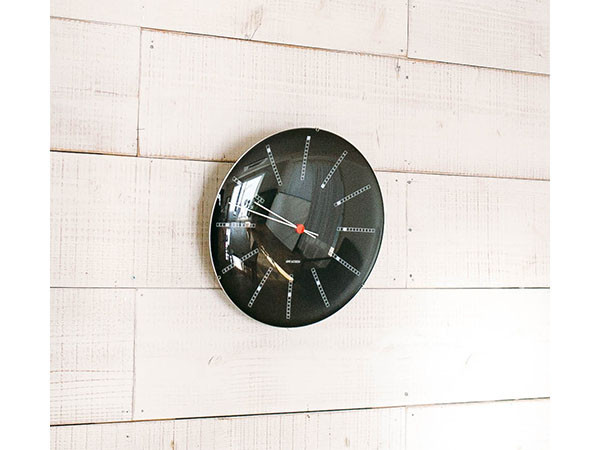 ARNE JACOBSEN
Bankers Wall Clock / アルネ・ヤコブセン
バンカーズ ウォールクロック 直径29cm （時計 > 壁掛け時計） 12