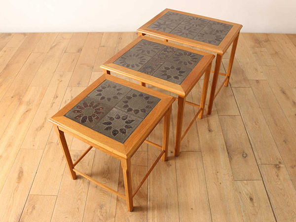 Lloyd's Antiques Real Antique
Tile Top Nest Of Tables / ロイズ・アンティークス デンマークアンティーク家具
タイルトップ ネストテーブル （テーブル > ネストテーブル） 5
