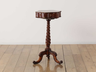 Lloyd's Antiques / ロイズ・アンティークスのサイドテーブル