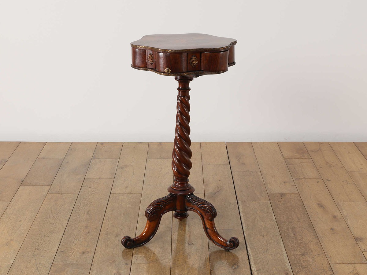 Lloyd's Antiques Real Antique
Jewelry Trinket Table / ロイズ・アンティークス 英国アンティーク家具
ジュエリートリンケットテーブル （テーブル > サイドテーブル） 3