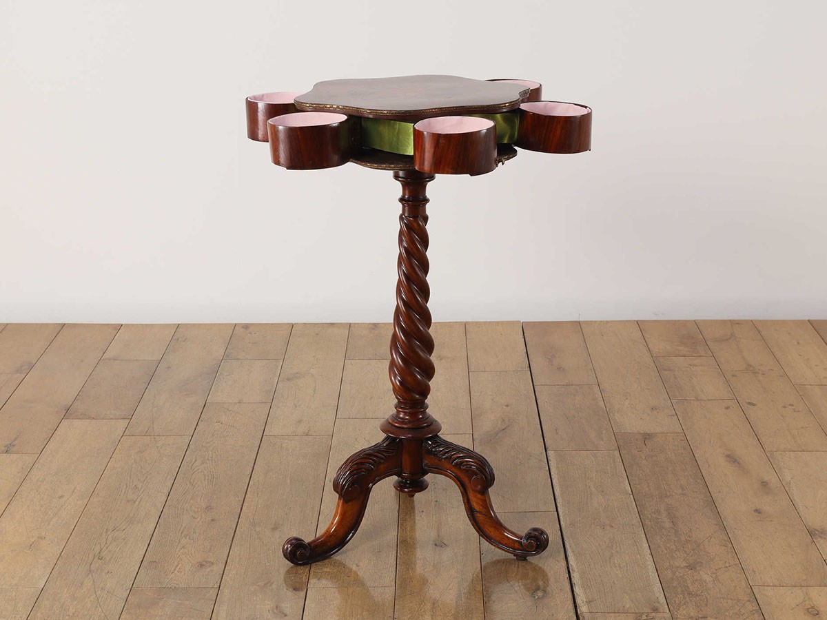 Lloyd's Antiques Real Antique
Jewelry Trinket Table / ロイズ・アンティークス 英国アンティーク家具
ジュエリートリンケットテーブル （テーブル > サイドテーブル） 2