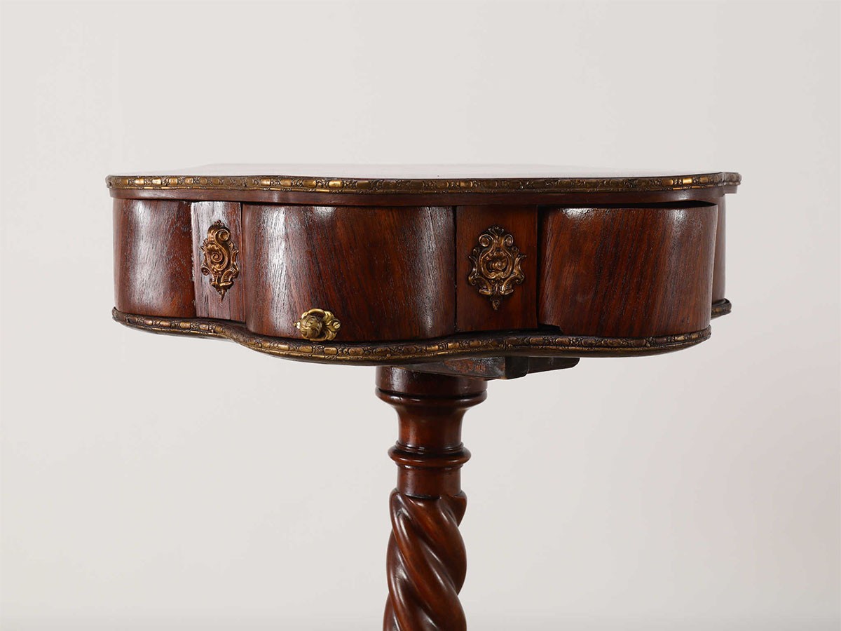 Lloyd's Antiques Real Antique
Jewelry Trinket Table / ロイズ・アンティークス 英国アンティーク家具
ジュエリートリンケットテーブル （テーブル > サイドテーブル） 9