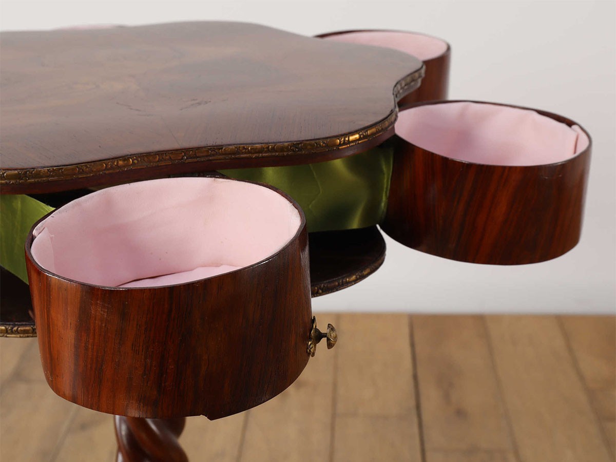 Lloyd's Antiques Real Antique
Jewelry Trinket Table / ロイズ・アンティークス 英国アンティーク家具
ジュエリートリンケットテーブル （テーブル > サイドテーブル） 14