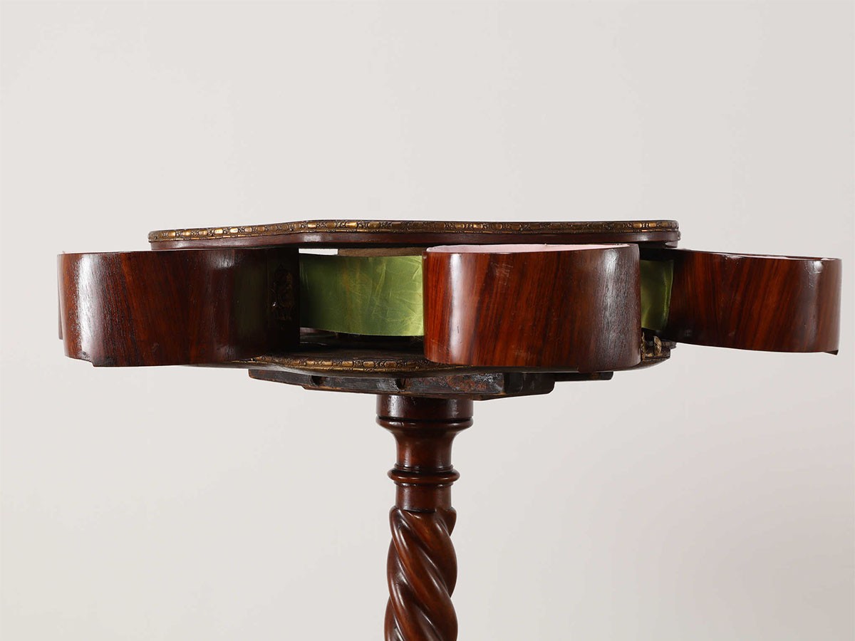 Lloyd's Antiques Real Antique
Jewelry Trinket Table / ロイズ・アンティークス 英国アンティーク家具
ジュエリートリンケットテーブル （テーブル > サイドテーブル） 13