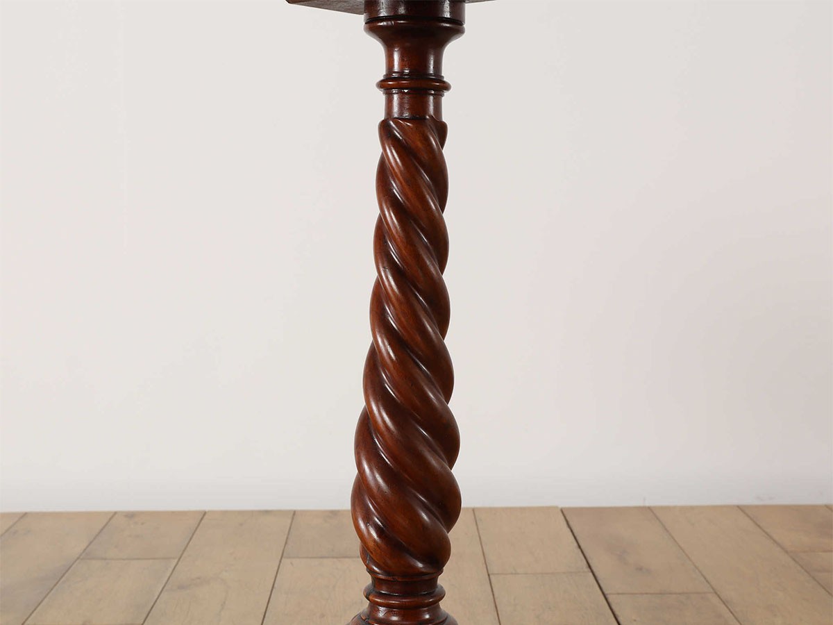 Lloyd's Antiques Real Antique
Jewelry Trinket Table / ロイズ・アンティークス 英国アンティーク家具
ジュエリートリンケットテーブル （テーブル > サイドテーブル） 17