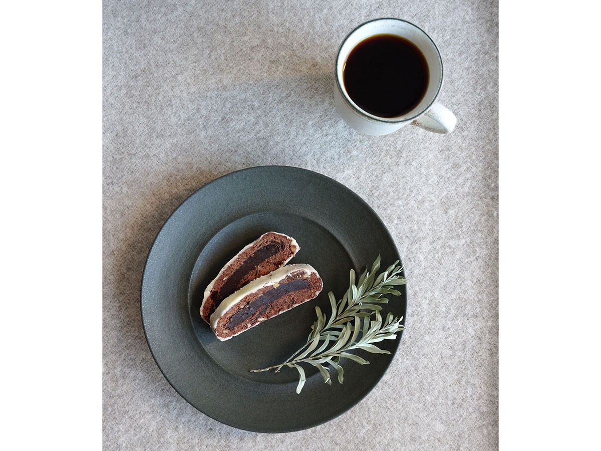 MISHIM POTTERY CREATION calm rim plate M / ミシンポタリークリエイション カーム リムプレート M（ネロ） （食器・テーブルウェア > 皿・プレート） 9