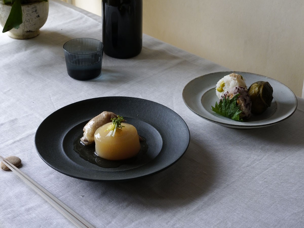 MISHIM POTTERY CREATION calm rim plate M / ミシンポタリークリエイション カーム リムプレート M（ネロ） （食器・テーブルウェア > 皿・プレート） 4