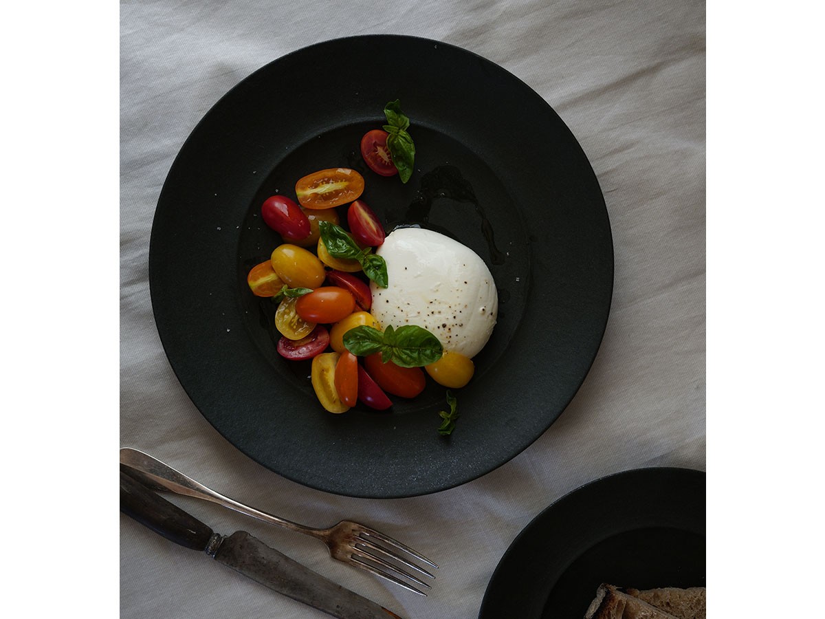 MISHIM POTTERY CREATION calm rim plate M / ミシンポタリークリエイション カーム リムプレート M（ネロ） （食器・テーブルウェア > 皿・プレート） 16