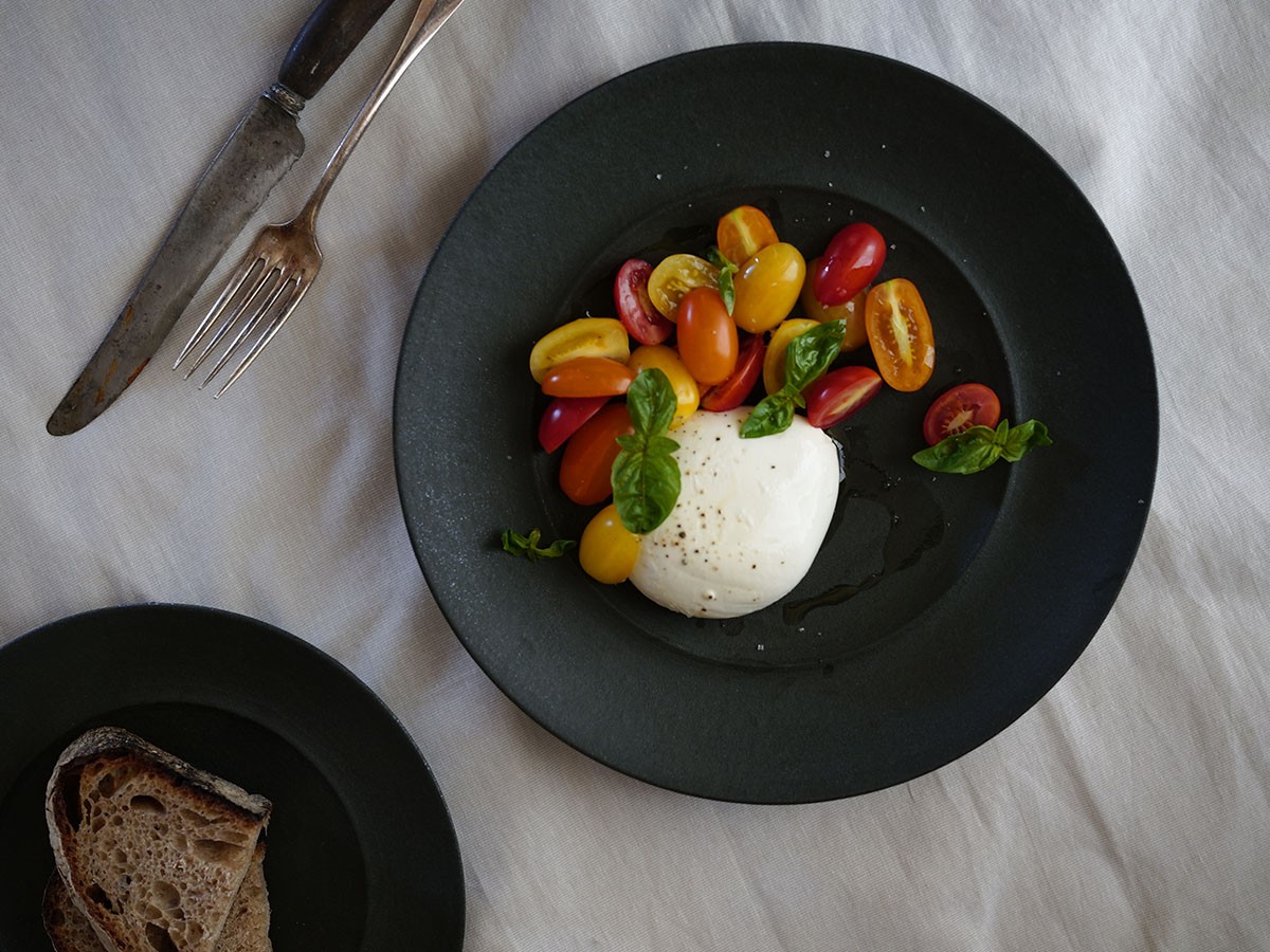 MISHIM POTTERY CREATION calm rim plate M / ミシンポタリークリエイション カーム リムプレート M（ネロ） （食器・テーブルウェア > 皿・プレート） 17