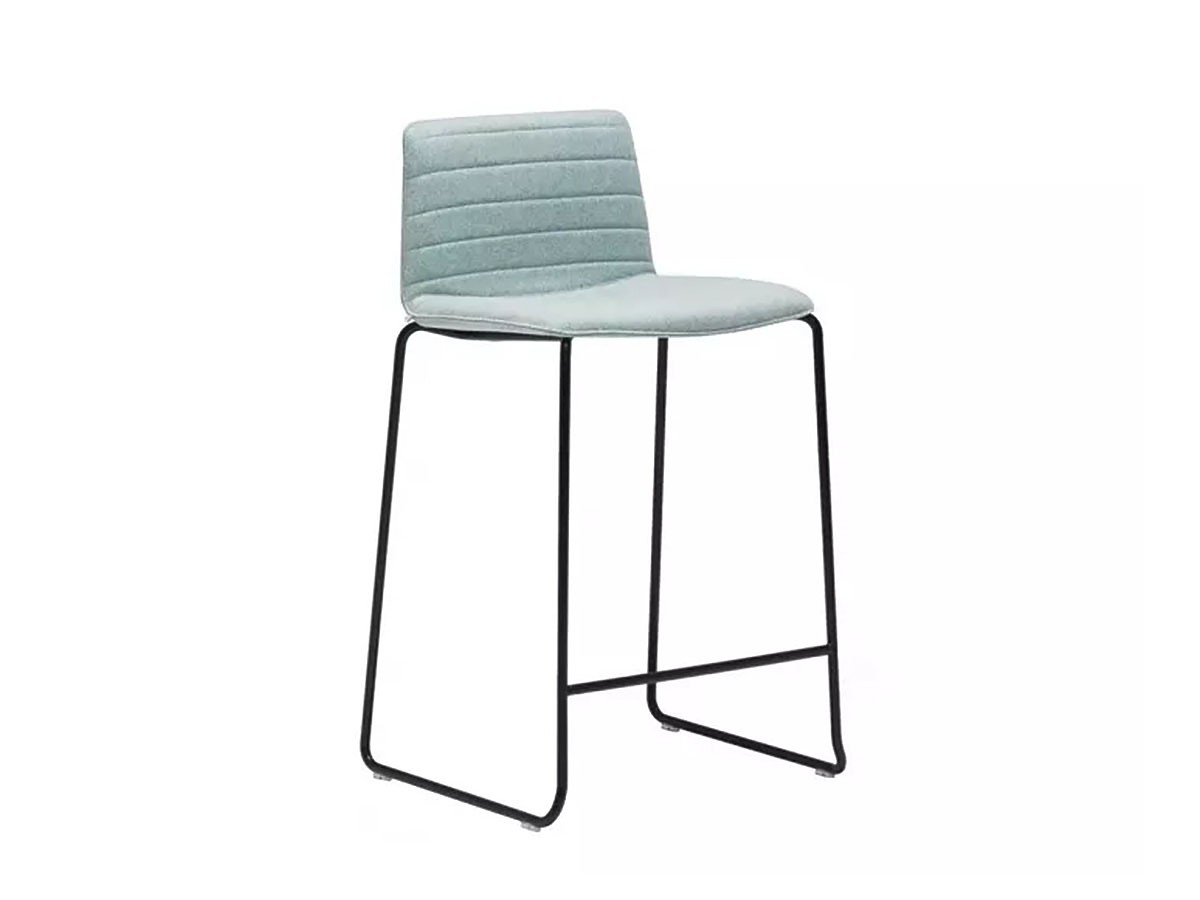 Andreu World Flex Chair
Stackable Counter Stool 45
Fully Upholstered Shell / アンドリュー・ワールド フレックス チェア BQ1333
スタッカブルカウンタースツール 45 スレッジベース（フルパッド） （チェア・椅子 > カウンターチェア・バーチェア） 1
