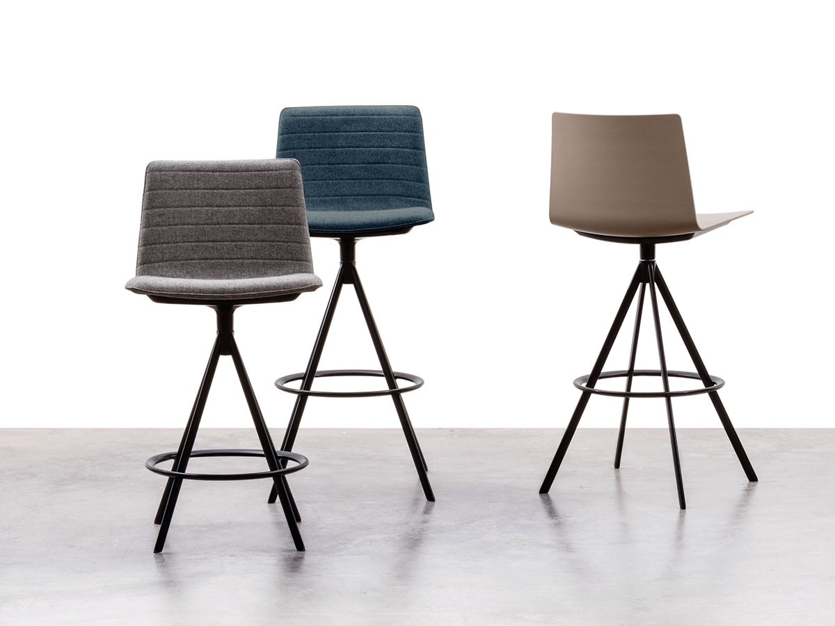 Andreu World Flex Chair
Barstool 52
Fully Upholstered Shell / アンドリュー・ワールド フレックス チェア BQ1316
バースツール 52 回転スチール脚（フルパッド） （チェア・椅子 > カウンターチェア・バーチェア） 2