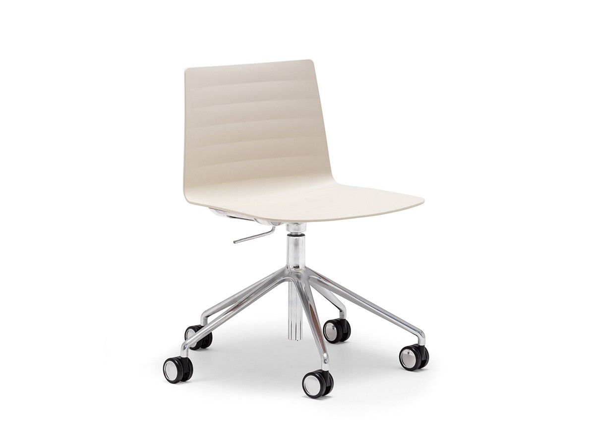 Andreu World Flex Chair
Thermo-polymer Shell / アンドリュー・ワールド フレックス チェア SI1306
キャスターベース アルミニウム製（サーモポリマーシェル） （チェア・椅子 > オフィスチェア・デスクチェア） 1