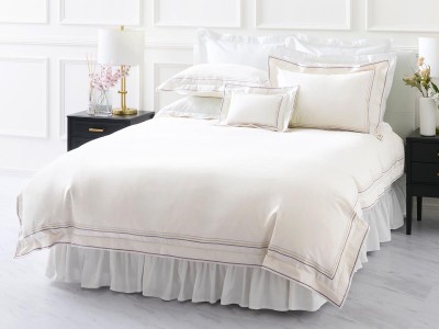 ホテルライクインテリア　枕　3層構造ダウンフェザーピロー　新品未使用 高級ホテルの枕 スーパーソフト スタンダードサイズ