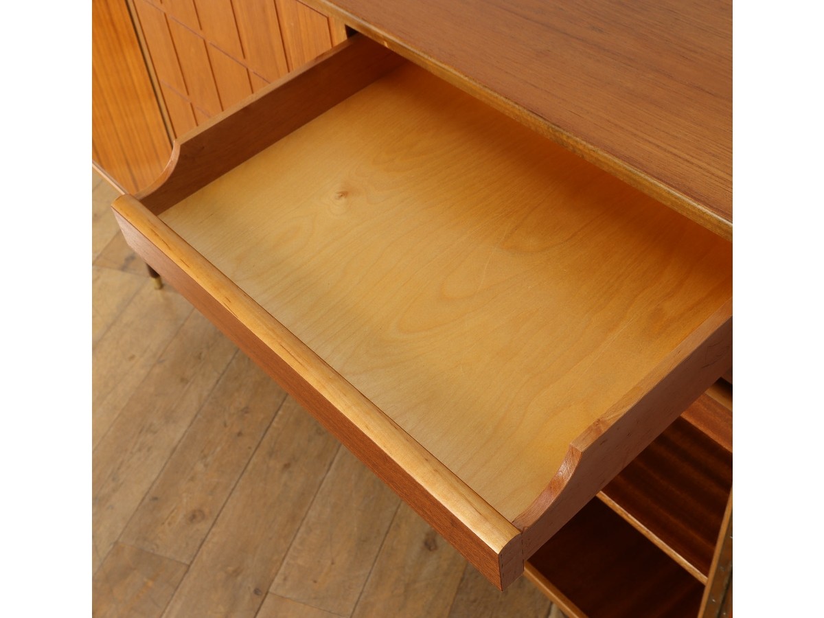 Lloyd's Antiques Real Antiques
Ab Tabergs Mobler Sideboard / ロイズ・アンティークス スウェーデンアンティーク家具
アーベー ターベリィズ モブラー サイドボード （収納家具 > サイドボード・リビングボード） 18