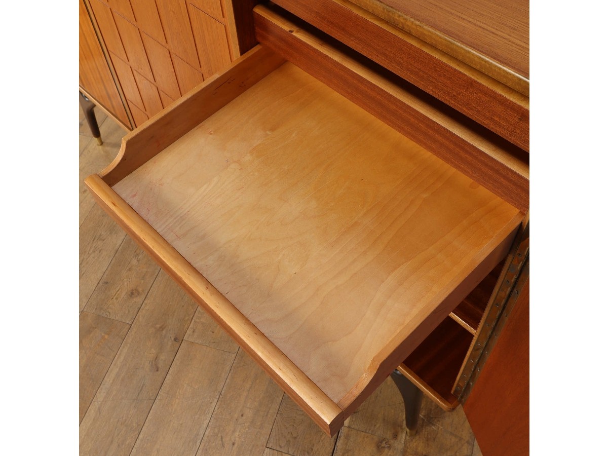 Lloyd's Antiques Real Antiques
Ab Tabergs Mobler Sideboard / ロイズ・アンティークス スウェーデンアンティーク家具
アーベー ターベリィズ モブラー サイドボード （収納家具 > サイドボード・リビングボード） 20