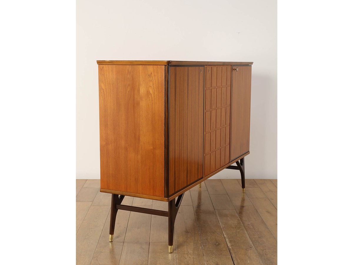 Lloyd's Antiques Real Antiques
Ab Tabergs Mobler Sideboard / ロイズ・アンティークス スウェーデンアンティーク家具
アーベー ターベリィズ モブラー サイドボード （収納家具 > サイドボード・リビングボード） 3