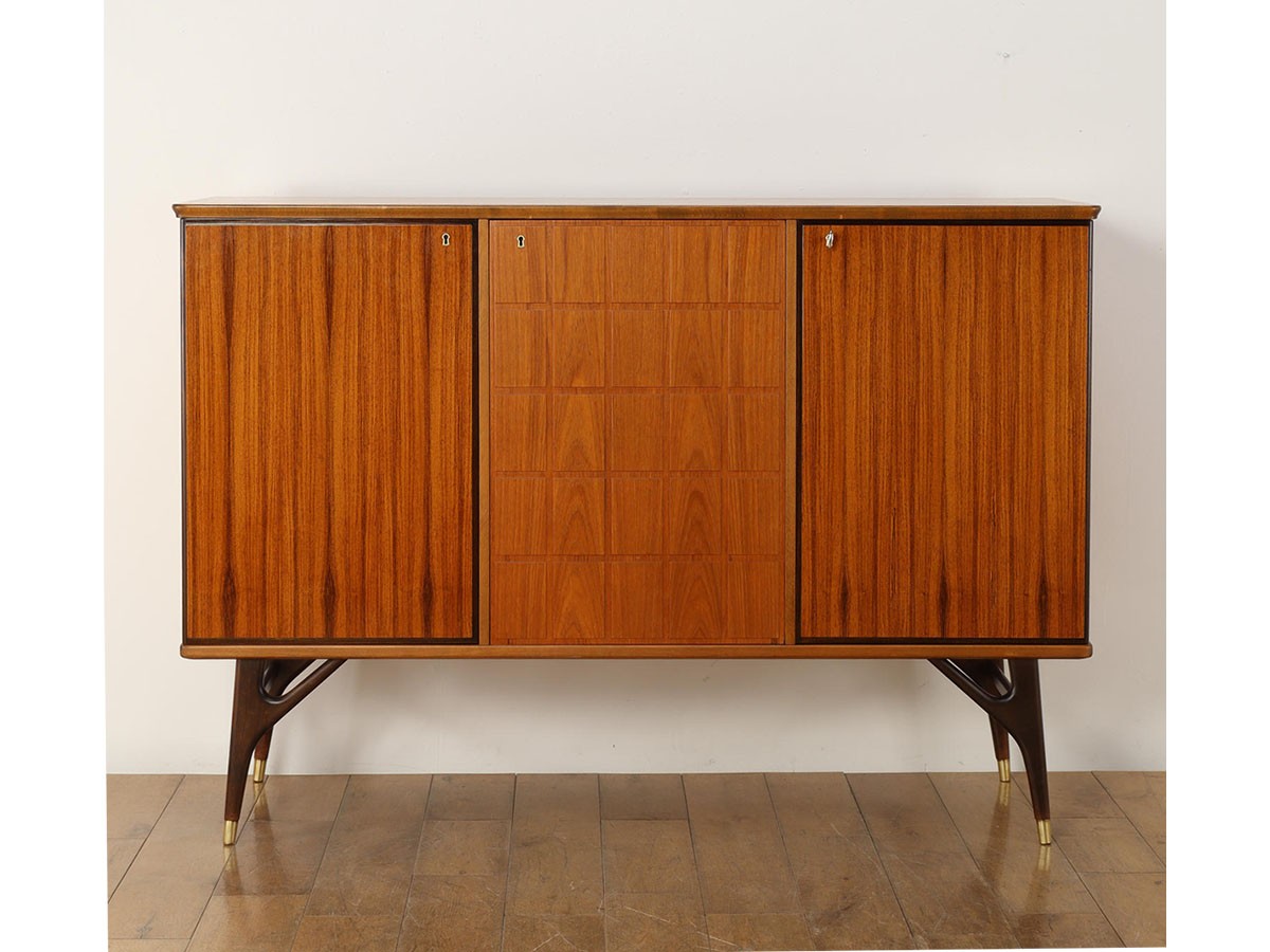 Lloyd's Antiques Real Antiques
Ab Tabergs Mobler Sideboard / ロイズ・アンティークス スウェーデンアンティーク家具
アーベー ターベリィズ モブラー サイドボード （収納家具 > サイドボード・リビングボード） 2