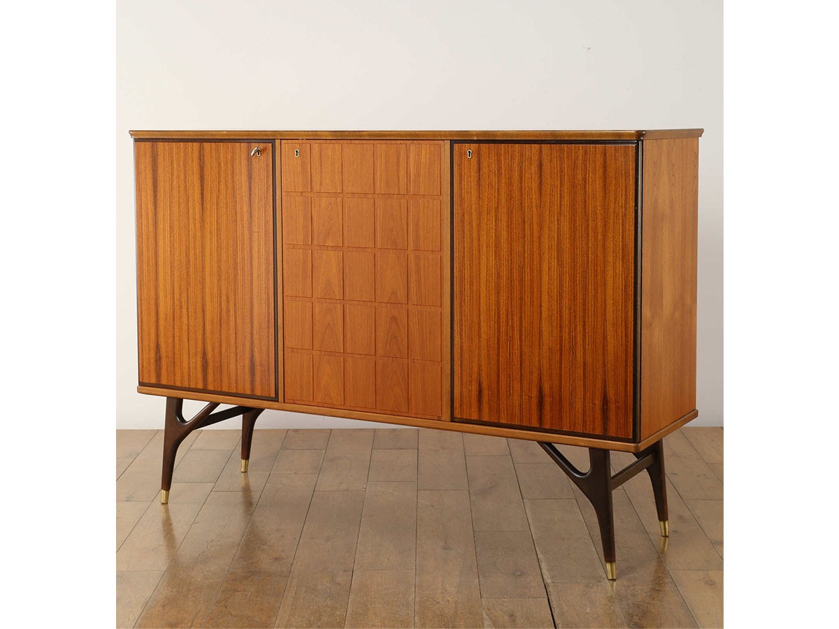 Lloyd's Antiques Real Antiques
Ab Tabergs Mobler Sideboard / ロイズ・アンティークス スウェーデンアンティーク家具
アーベー ターベリィズ モブラー サイドボード （収納家具 > サイドボード・リビングボード） 4