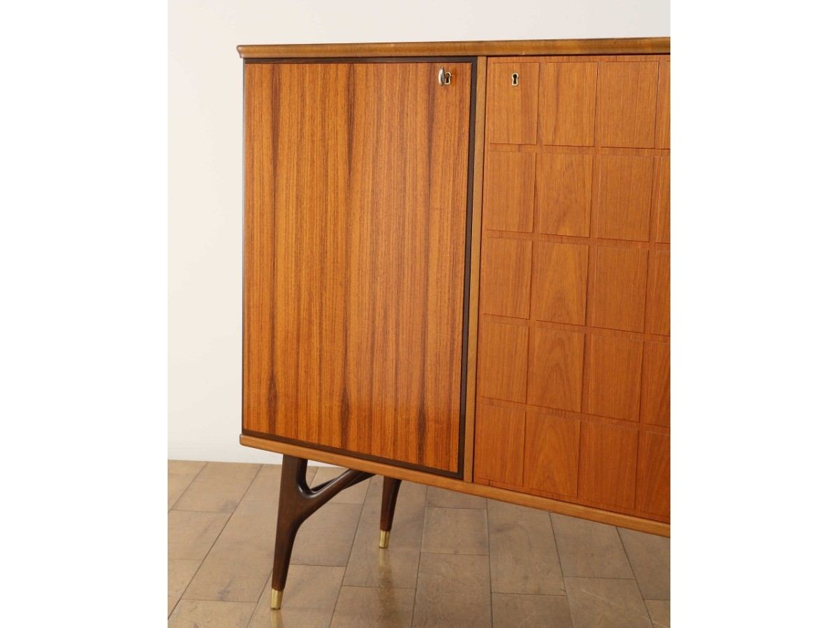 Lloyd's Antiques Real Antiques
Ab Tabergs Mobler Sideboard / ロイズ・アンティークス スウェーデンアンティーク家具
アーベー ターベリィズ モブラー サイドボード （収納家具 > サイドボード・リビングボード） 9