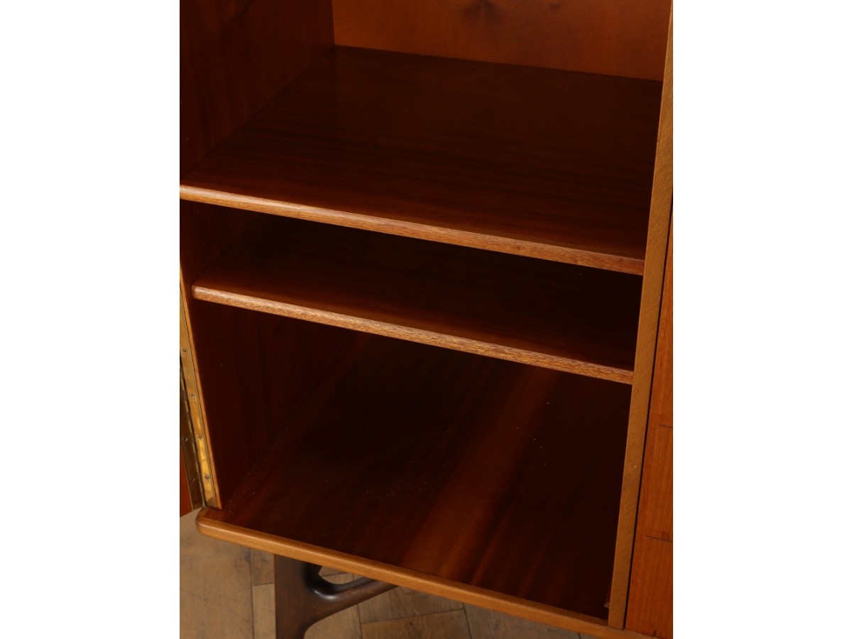 Lloyd's Antiques Real Antiques
Ab Tabergs Mobler Sideboard / ロイズ・アンティークス スウェーデンアンティーク家具
アーベー ターベリィズ モブラー サイドボード （収納家具 > サイドボード・リビングボード） 11