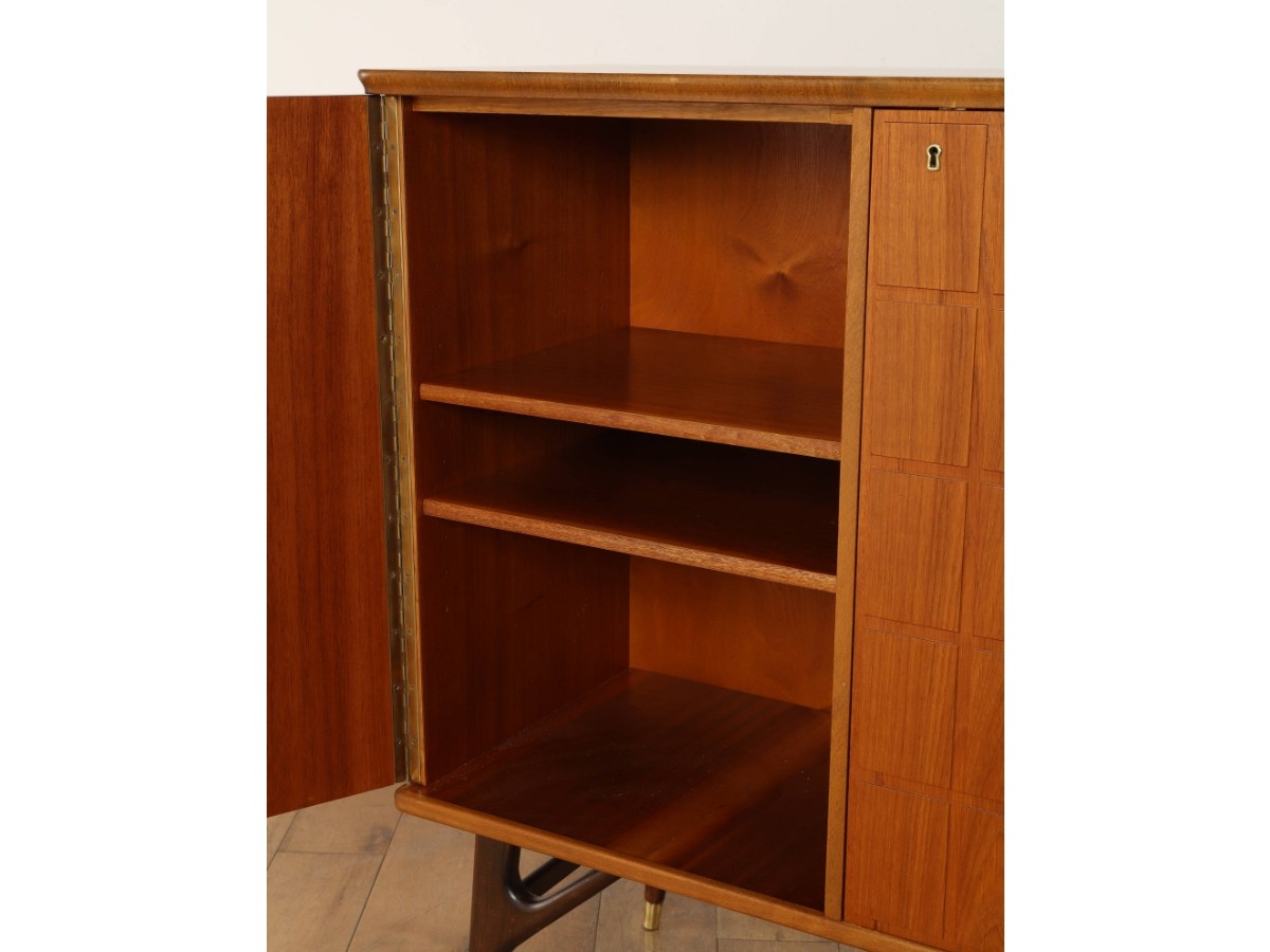 Lloyd's Antiques Real Antiques
Ab Tabergs Mobler Sideboard / ロイズ・アンティークス スウェーデンアンティーク家具
アーベー ターベリィズ モブラー サイドボード （収納家具 > サイドボード・リビングボード） 10